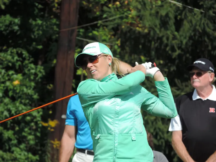 Natalie Gulbis Visits Shackamaxon C.C. To Raise Money For Charity